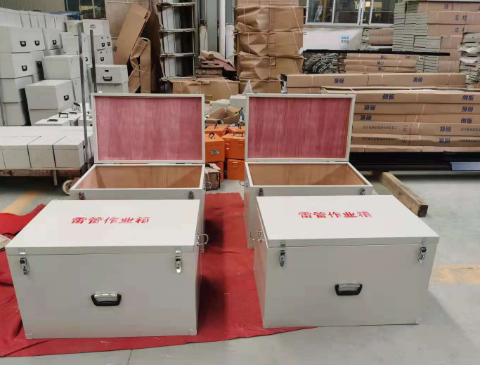 永丰放炮线和雷管炸药在矿山作业时如何存放？